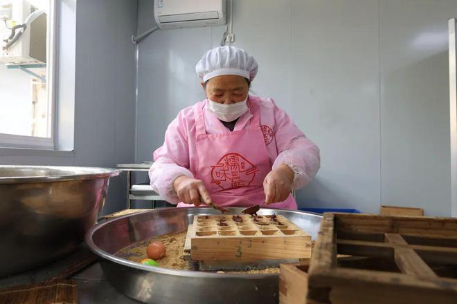 甜这口这年味儿直入心坎…麻将胡了2试玩网站软糯香(图2) 甜这口这年味儿直入心坎…麻将胡了2试玩网站软糯香(图2)