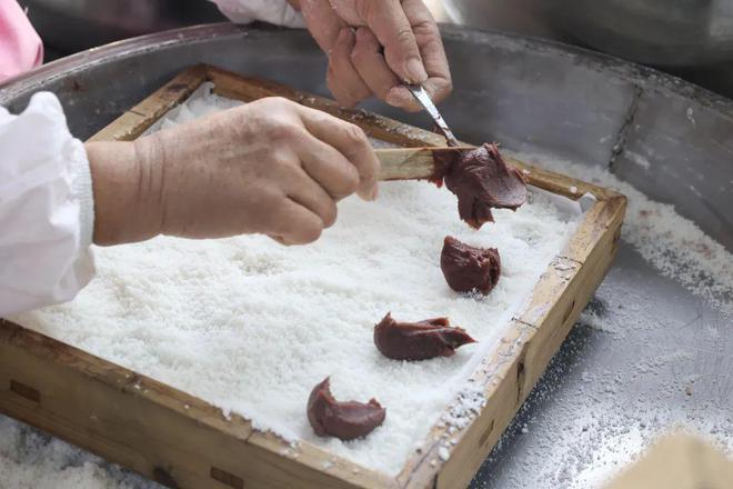 甜这口这年味儿直入心坎…麻将胡了2试玩网站软糯香(图3) 甜这口这年味儿直入心坎…麻将胡了2试玩网站软糯香(图3)